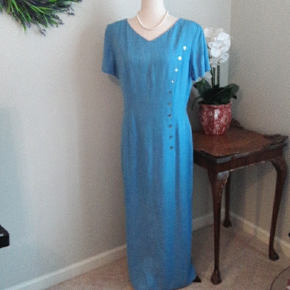 MAGGIE LONDON Linen-textured Gown Accented with Real Mother-of-pearl Buttons